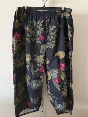 NWOT Floral Wide-Leg Elastic Waist Capri/Ankle Length Pants
